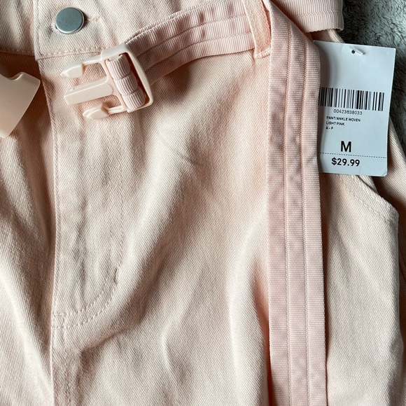 Baby Pink Cargo Pants. SIZE MEDIUM - Picture 9 of 10
